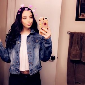 Meet your Posher, Corina